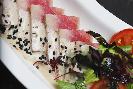 Салат с тунцом