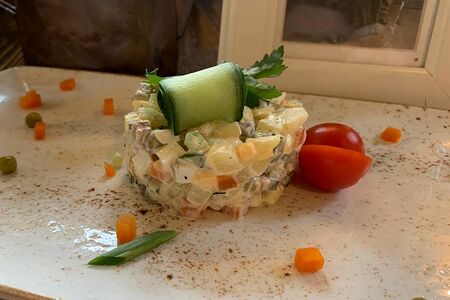 Салат Оливье с говядиной