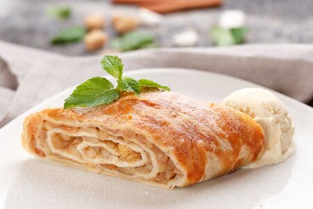 Штрудель яблочный