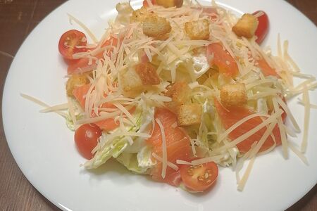 Салат Цезарь с семгой