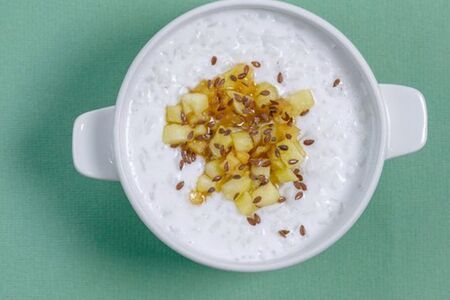 Каша рисовая с карамелизированными яблоками