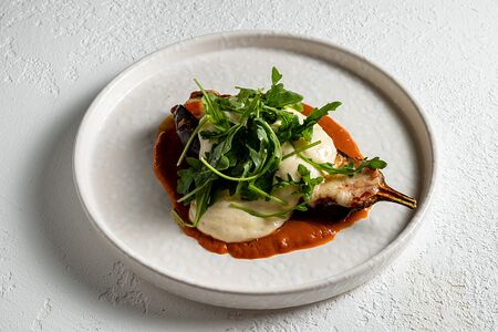 Пармеджано баклажано с соусом из печеного перца