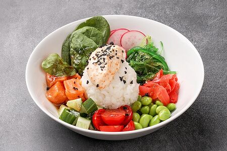 Салат поке с лососем