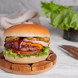 Фирменный M