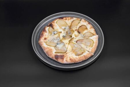 Хачапури с грушей и дорблю