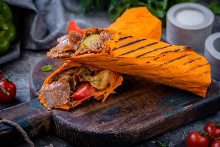 Шаурма в сырном лаваше