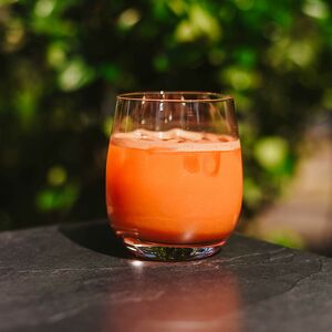 Свежевыжатый морковный сок