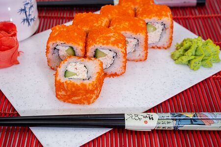 Ролл фирменный Калифорния с крабом