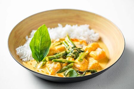 Тайское желтое карри с лососем