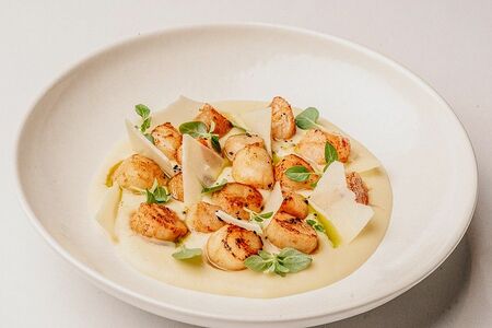 Гребешки с пюре из сельдерея