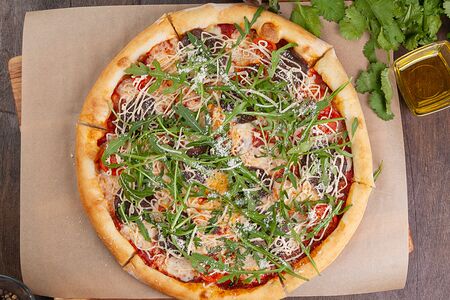 Классическая пицца с говядиной и с соусом вителло тоннато