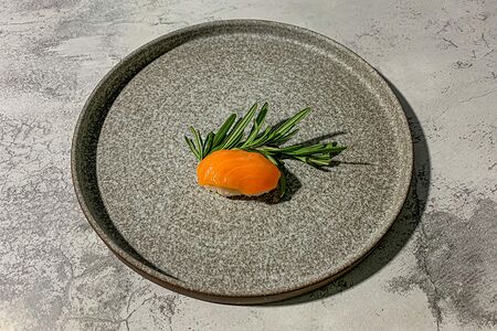 Суши лосось