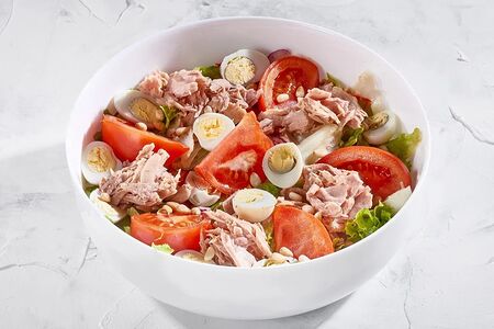 Салат с тунцом