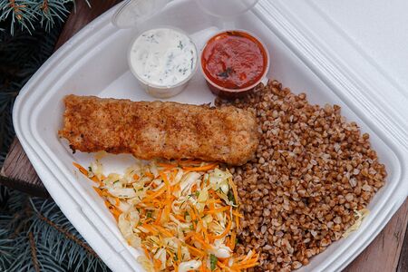 Люля-кебаб куриный с гречкой с капустным салатом