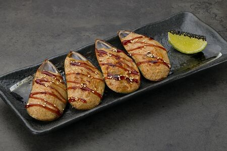 Запеченные Мидии с грибным соусом