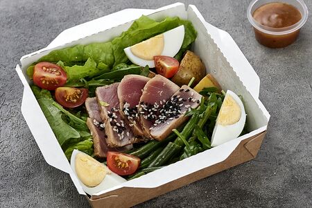 Салат с тунцом