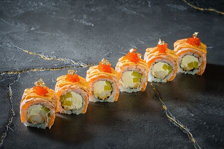 Ролл опаленный Лосось спайси с креветкой