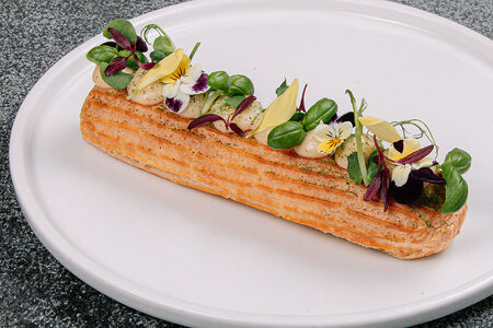 Эклер с крабом и кремом Шампань