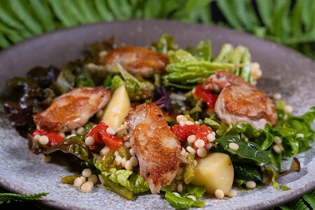 Салат с перепелкой гриль