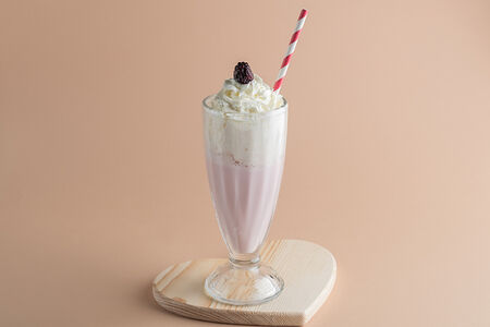 Милкшейк ежевичный