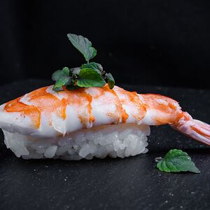 Суши с креветкой