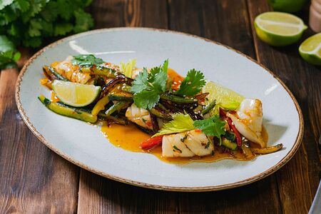 Кальмар с овощами