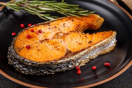 Жареный лосось