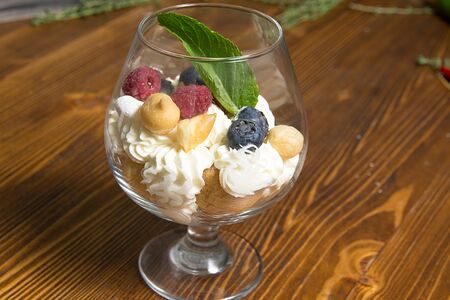 Профитроли со сливками