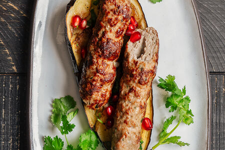 Люля-кебаб из говядины и свинины на печёном баклажане