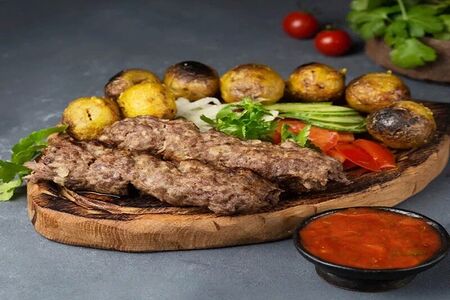 Люля-кебаб из телятины и баранины с гарниром