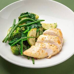 Куриная грудка с овощами