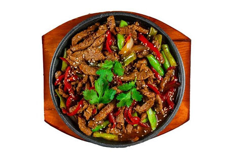Говядина в остром соусе на жаровне