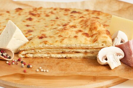 Осетинский пирог с курицей, сыром и шампиньонами