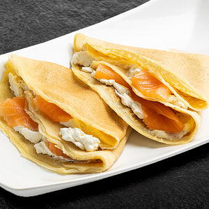 Блины с творожным сыром и лососем