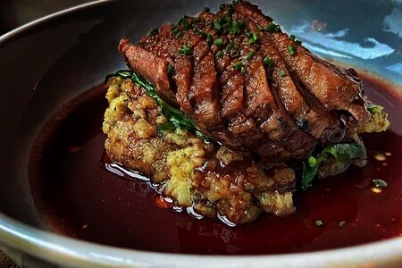 Утка с толчёным картофелем и шпинатом