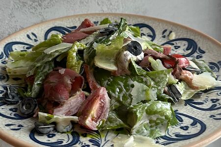 Салат с ростбифом под соусом туорло