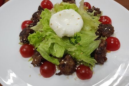 Салат с куриной печенью