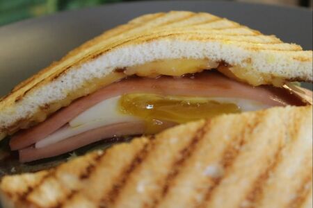 Тост с ветчиной