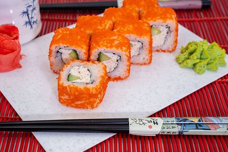 Ролл фирменный Калифорния с креветкой