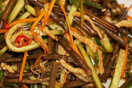 Папоротник в кисло-остром соусе со свининой