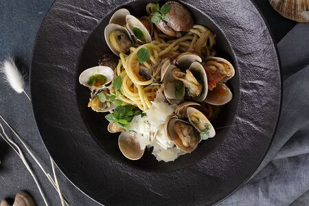 Спагетти Вонголе в винно-сливочном соусе