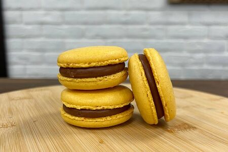 Макарон Манго-Маракуйя