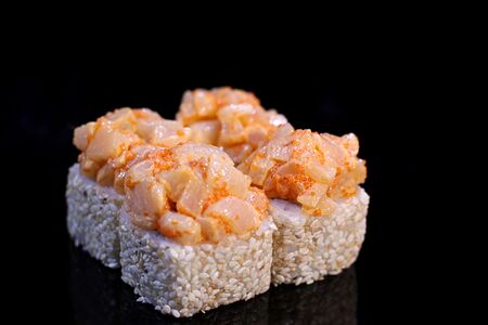 Ролл с морским гребешком