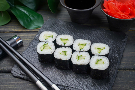 Ролл с огурцом