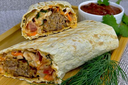 Люля-кебаб из курицы в лаваше