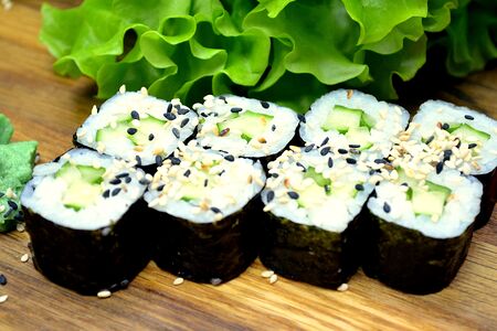 Маки с огурцом