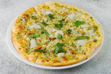 Пицца Лигурийская с песто и морепродуктами