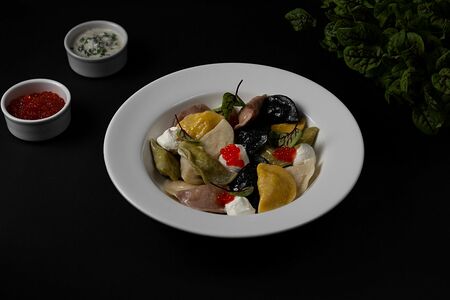 Пельмени из щуки со сметанным кремом