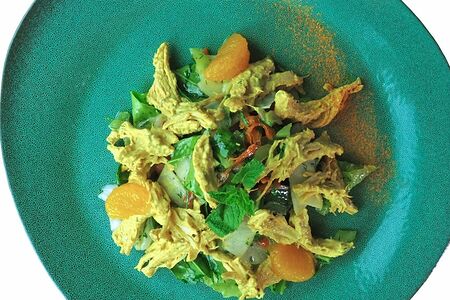 Салат с цыплёнком карри