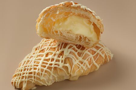 Круассан лимонный с белым шоколадом